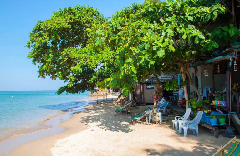 koh chang bungalows white sand beach