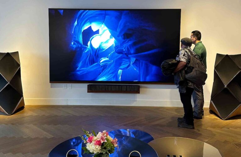 lg 4k 136-inch microled tv cdw canada
