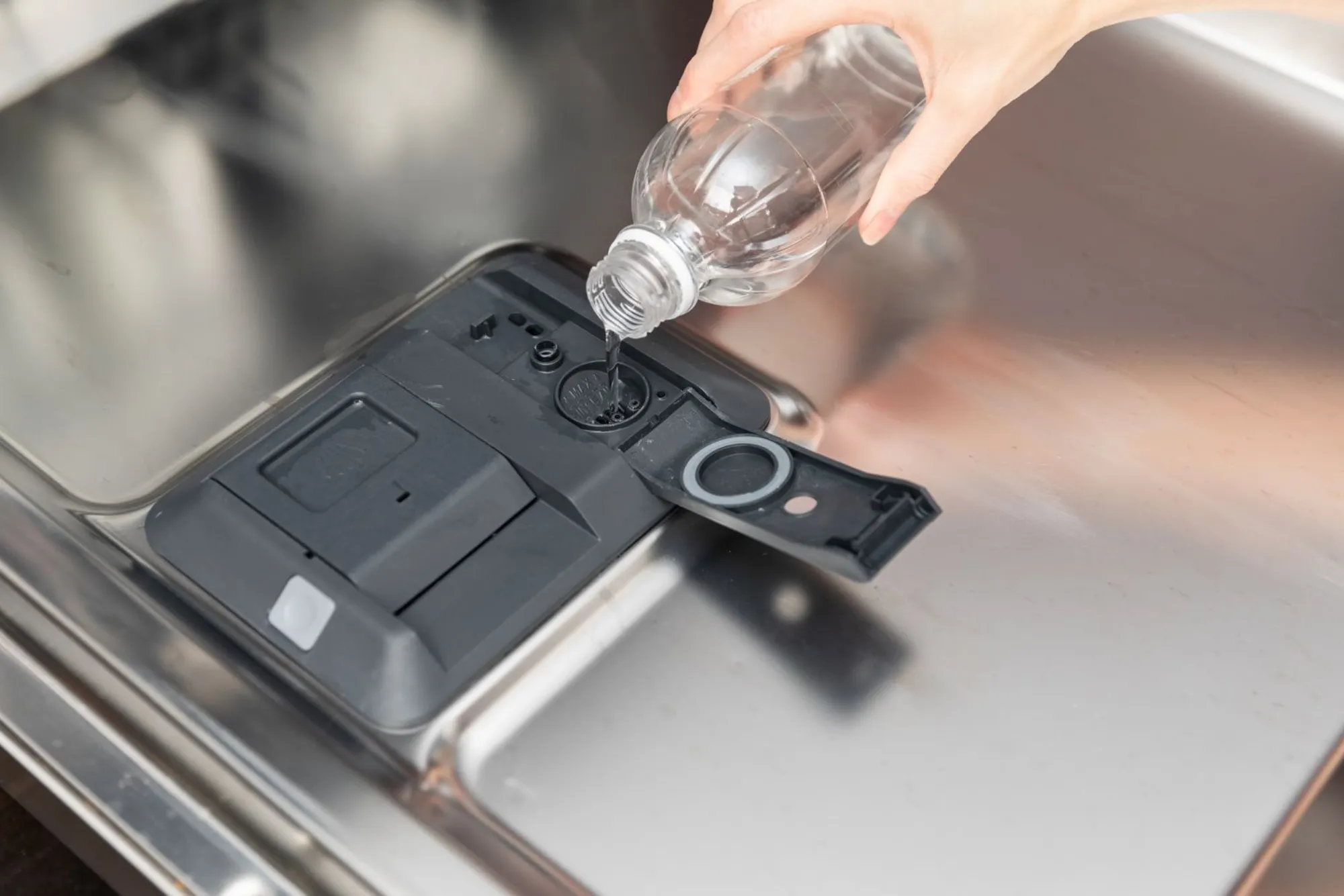 How to Fix Dishwasher Rinse Aid Problems