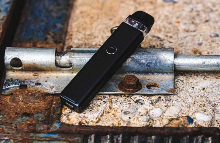 Vaporesso XROS Review: A Sleek Pod Upgrade